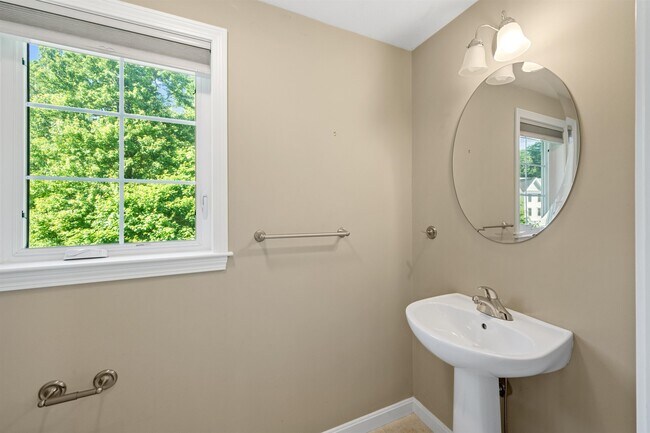 Building Photo - 41 Village Dr