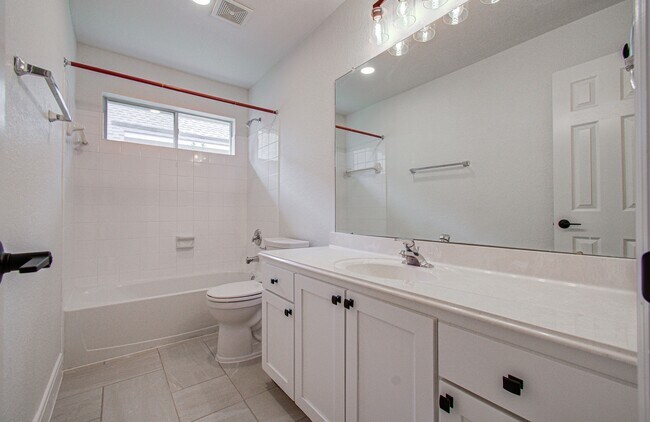 Building Photo - 2311 Meadow Briar Dr