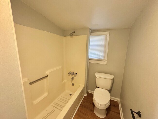 Building Photo - Statesville HWY 70 - 2BD/ 1 BA