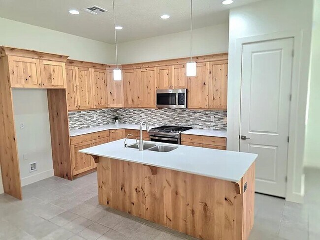 Building Photo - 3 Bedroom Home In 55+ Community!