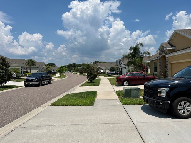 Building Photo - Almost new 5-bedroom, 3-bath home ready to...