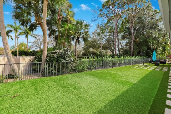 Building Photo - 6995 Cypress Cove Cir