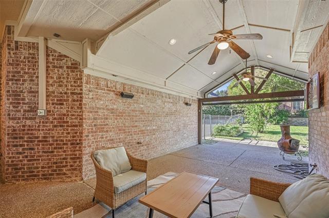 Building Photo - 2085 Club Lake Cir