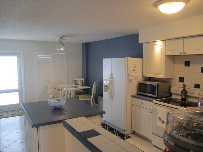 Building Photo - 3880 N Hwy A1A
