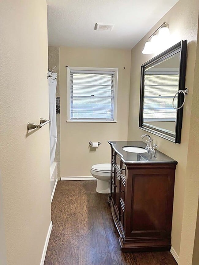 Building Photo - Great 4 Bdrm 2 Bath Home for Lease in Gainesville, Tx