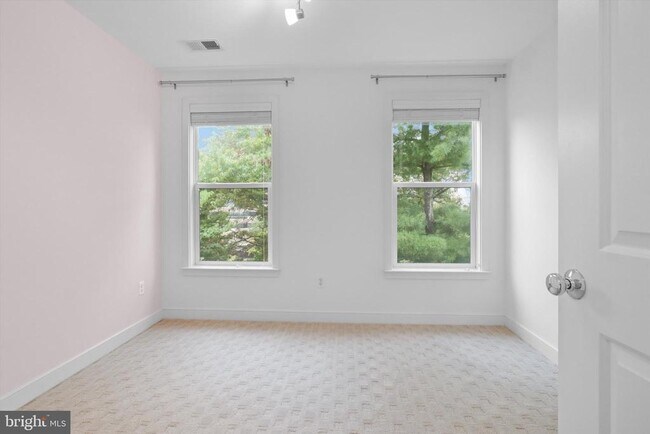 Building Photo - 4166 Rush St