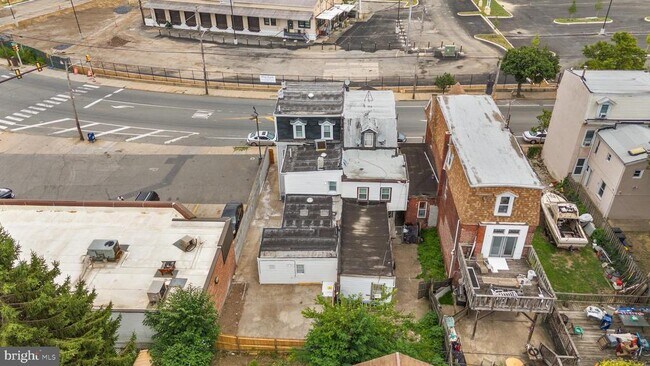 Building Photo - 2652 Bridge St
