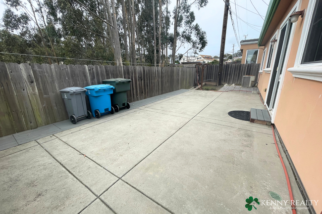 Building Photo - Large 4 Bedroom, 3 Bathroom Home in San Bruno