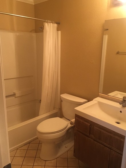 Building Photo - 3550 Lebon Dr