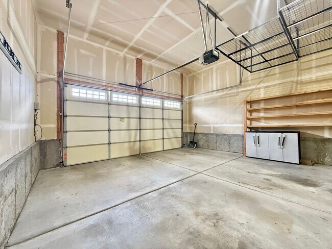 Building Photo - 673 W Beth Cir