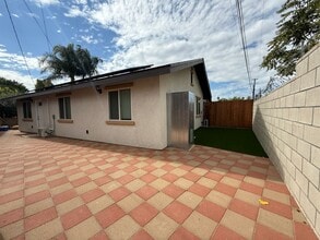 Building Photo - Randolph 8335/8337