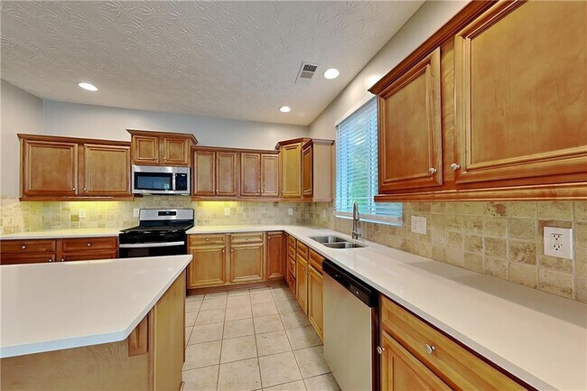Building Photo - 231 Waterbury Way