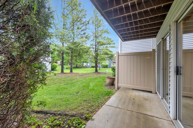 Building Photo - 690 Thorntree Ct