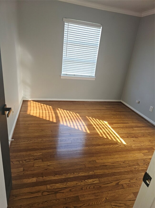 Building Photo - 10510 Sierra Dr