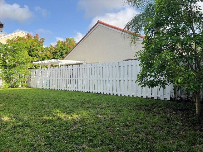 Building Photo - 465 Somerset Way