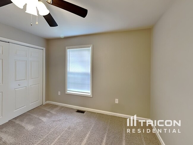 Building Photo - 1657 Lemming Dr SE