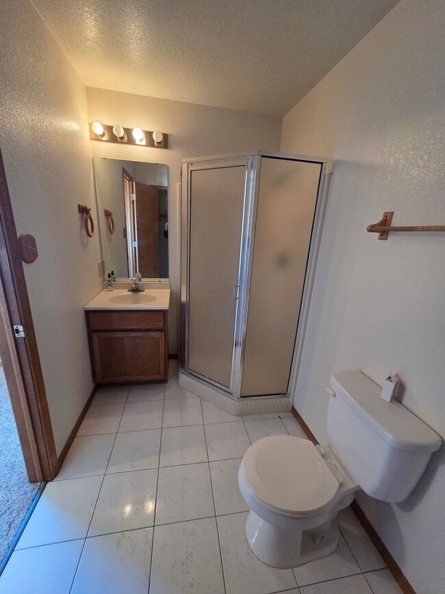 Building Photo - Large 4 Bdrm/3 Bath Home Close to Holloman AFB