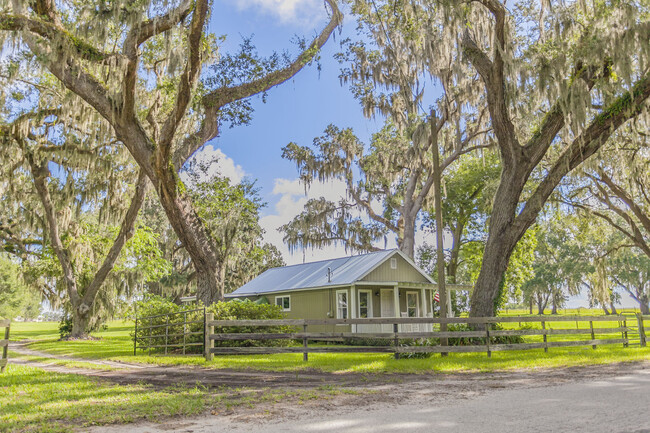 Building Photo - 2BR/2BA Charming Home in Oxford