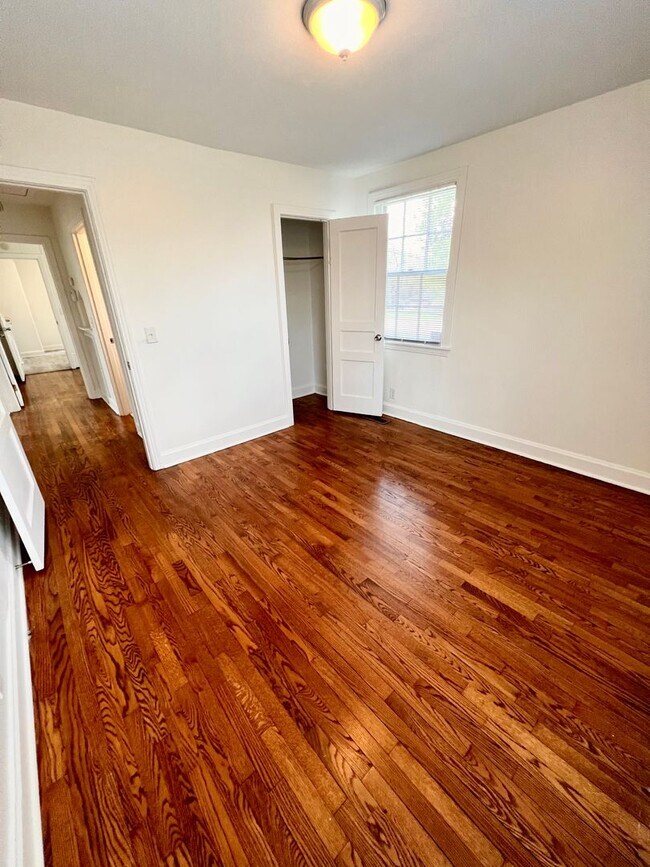 Building Photo - Madison Stunner! 3 Bed 2 Bath House W/ Fenced Back Yard