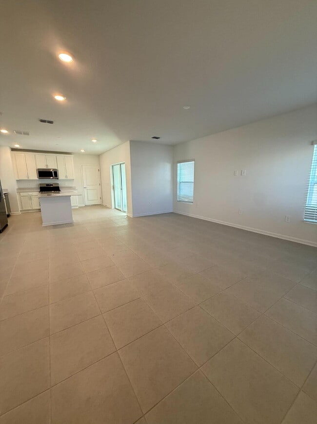 Building Photo - "Embrace Tranquil Living in this Spacious 3-Bedroom, 3-Bath Sanctuary on Zen Way!"