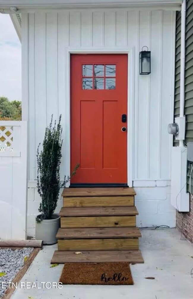 Building Photo - Knoxville 37920 - 1 bedroom, 1 bath studio apartment with all utilities included in rent - Contac...