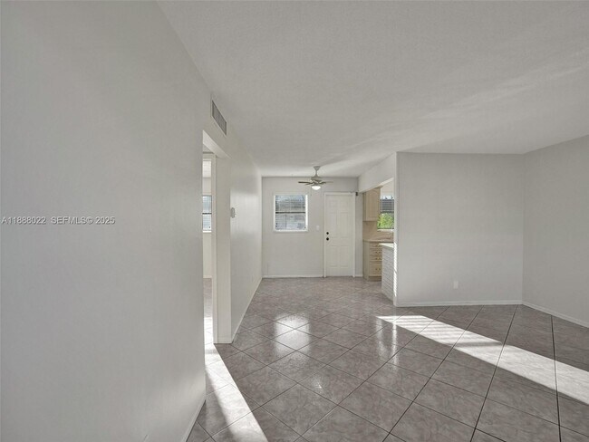 Building Photo - 5112 Hollywood Blvd