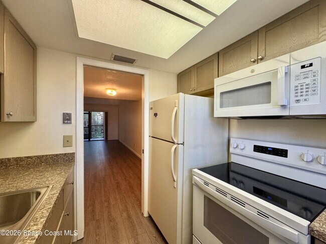 Building Photo - 2673 Golf Lake Cir