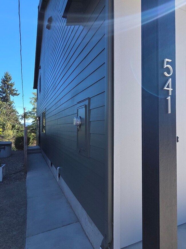 Building Photo - Brand-New 1BD Home in Camas — Move-In Ready!
