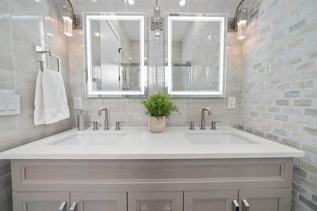 Building Photo - 122 Terrace Ave