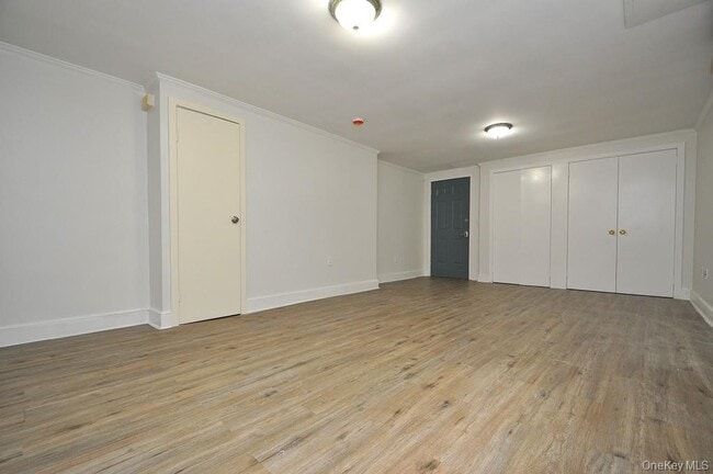 Building Photo - 155 Garth Rd