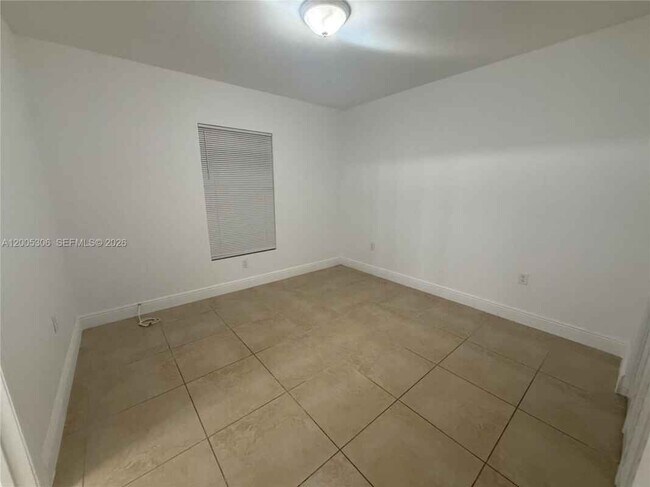 Building Photo - 1565 NW 47th St