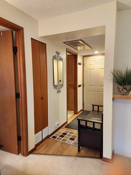 Entry Bench with Storage - 9645 Independence Dr