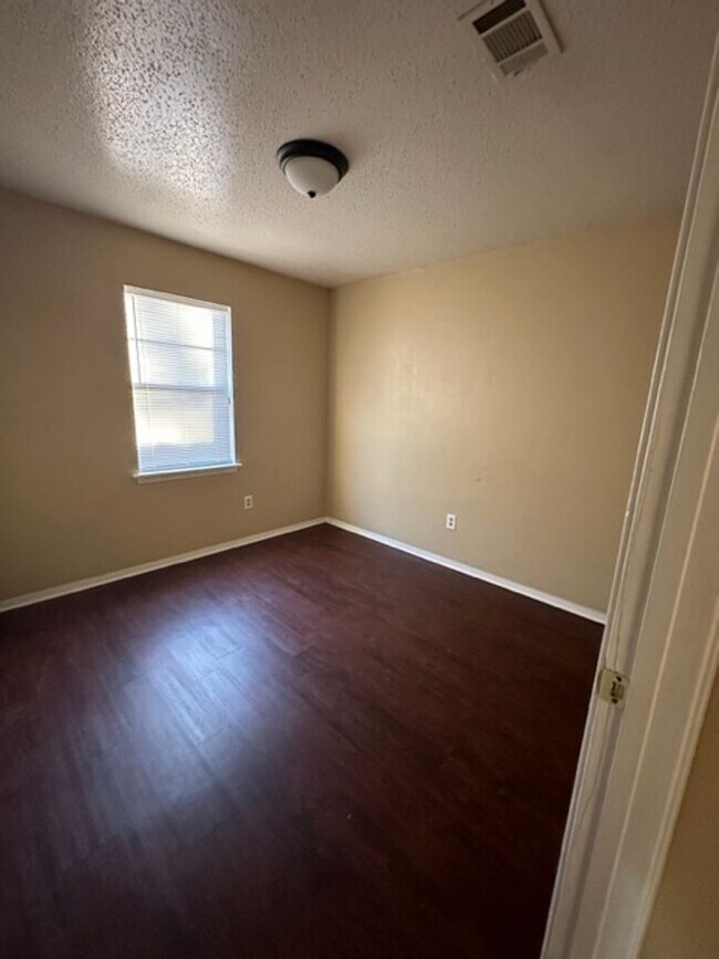 Building Photo - Remodeled 3 Bedroom Bossier Home