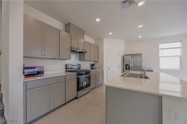 Building Photo - 5927 Coja St