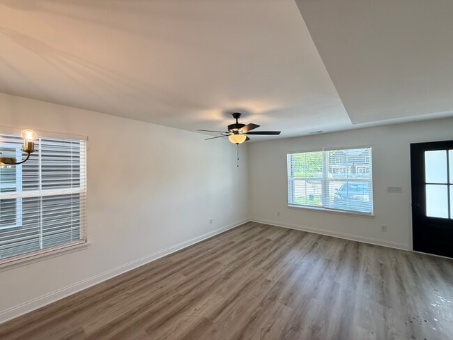 Building Photo - 2067 Aster Dr