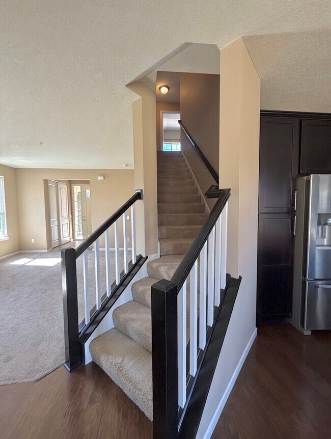 Building Photo - Rare 4 Bedroom End Unit Townhome in The Beautiful Stonemill Farms of Woodbury