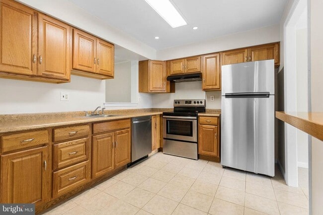 Building Photo - 303 Kidwelly Ct
