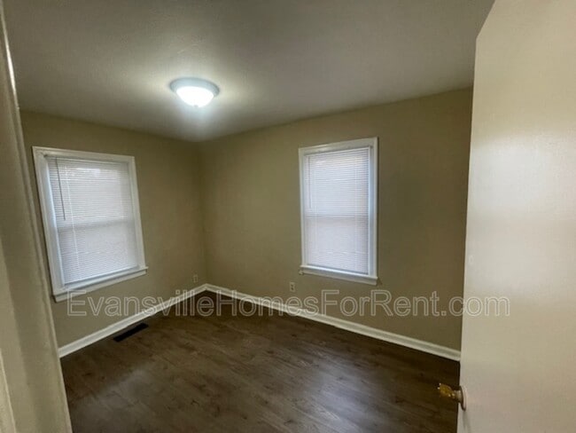 Building Photo - 816 N Lincoln Park Dr