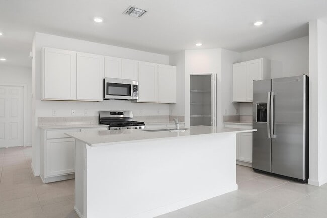 Building Photo - 10461 NW Suncrest Lp