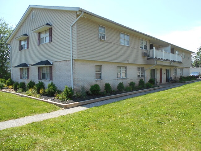 Building Photo - 867 Ulster St