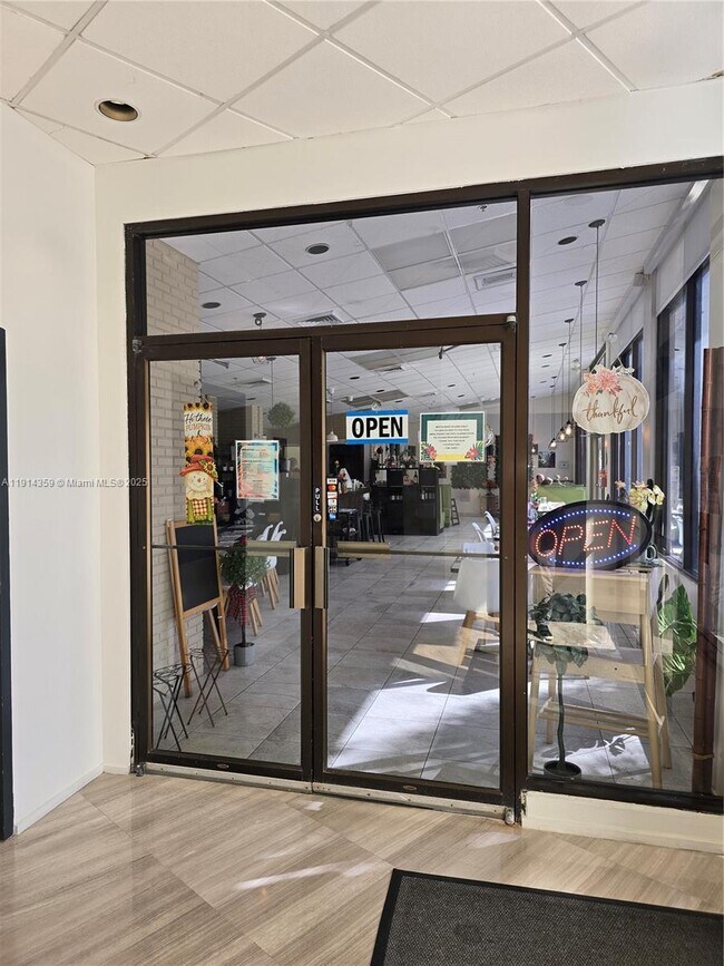 Building Photo - 100 Bayview Dr