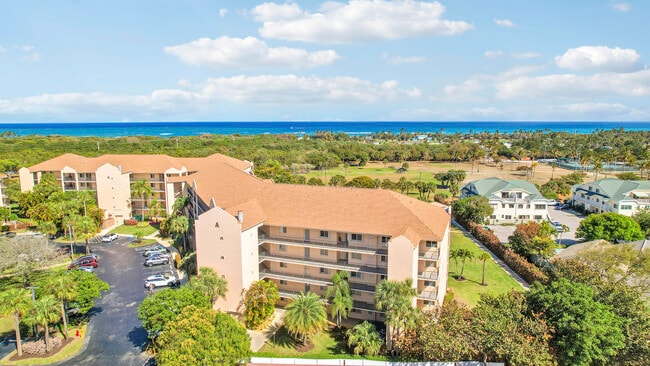 Building Photo - 275 Palm Ave