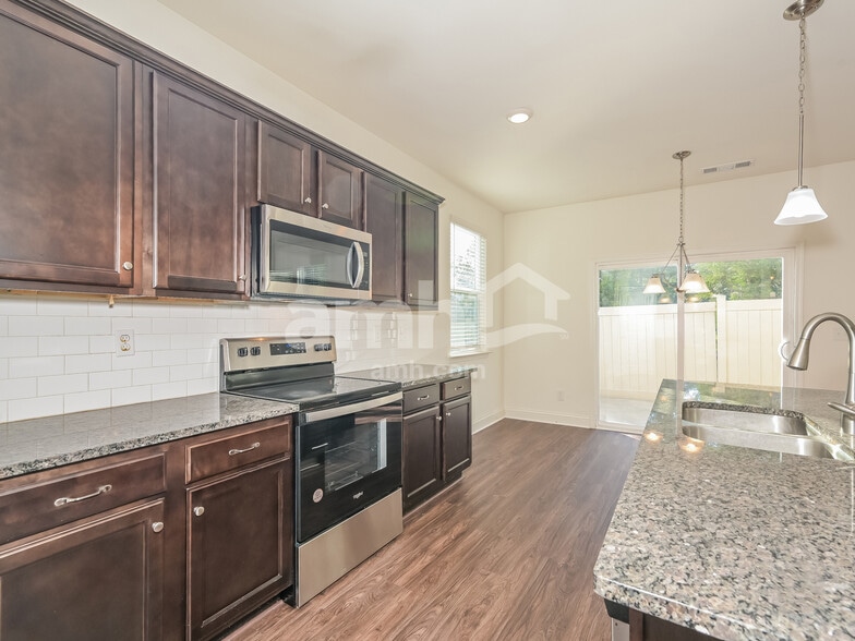 Building Photo - 2018 Beaver Farm Ln