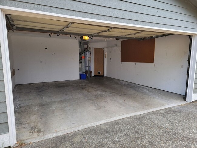 Building Photo - Charming 3 Bed/2 Bath Rambler in NE Tacoma — Cul-de-Sac Living with a Fenced Yard