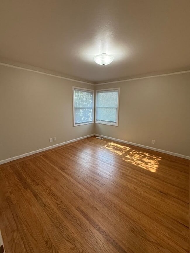 Building Photo - Beautifully Updated 3-Bedroom Home Next to Franklin Park