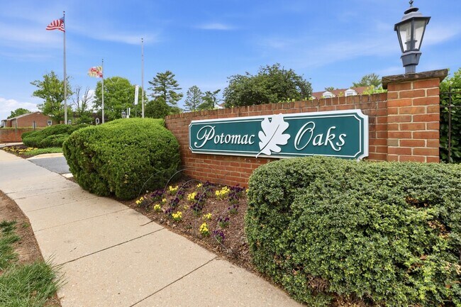 Building Photo - 742 Quince Orchard Blvd