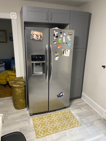 Luxury Stainless Steel Fridge w/ Double Doors - 3052 California St NE