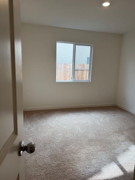 Building Photo - 221 Dylan St