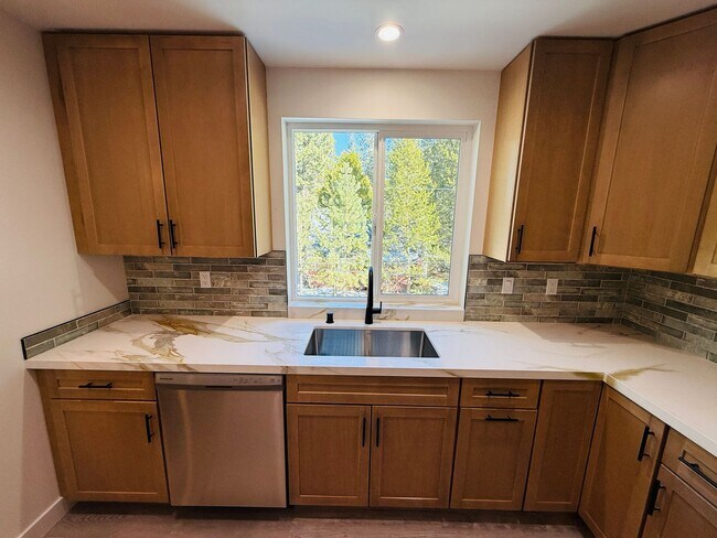 Building Photo - 1084 Dedi Ave