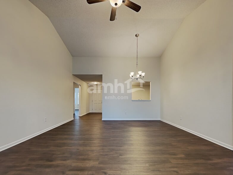 Building Photo - 15522 Dry Creek Rd